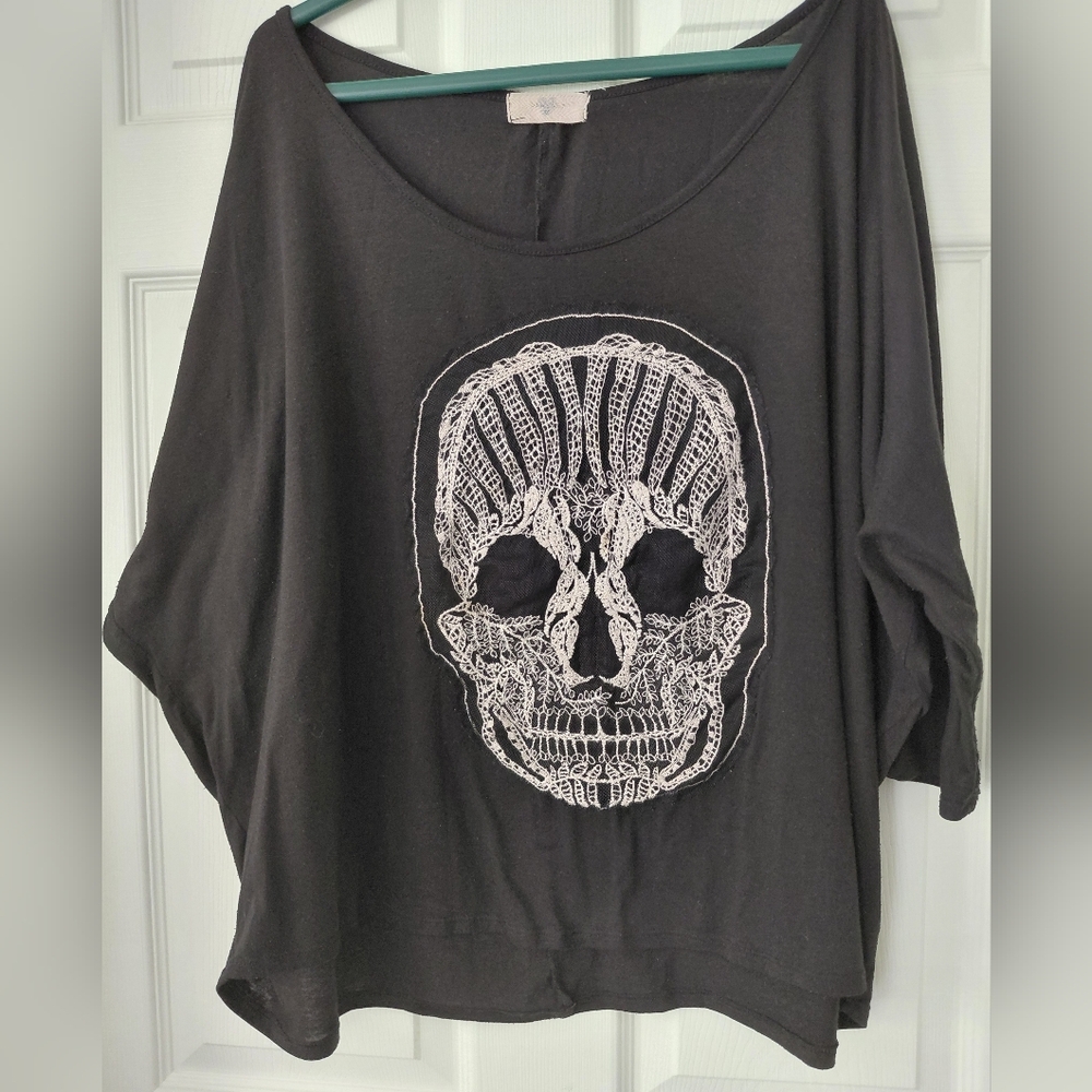 Edgy Black Skull Graphic Women's Tee
